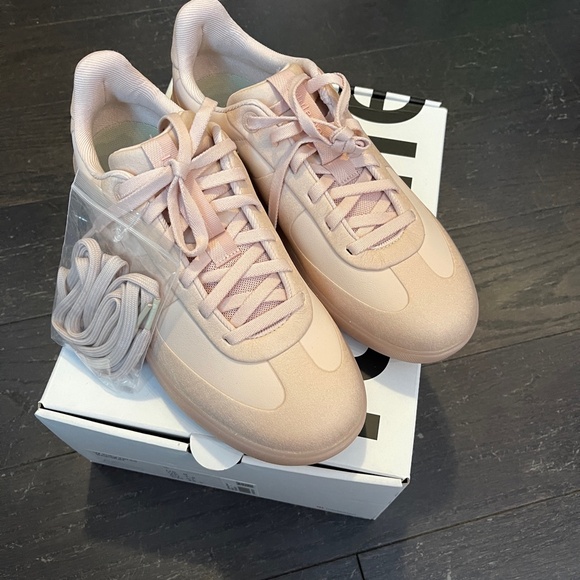 NEW in box Lululemon Womens City Verse Sneakers in Precocious Pink size US 9 - Picture 3 of 8